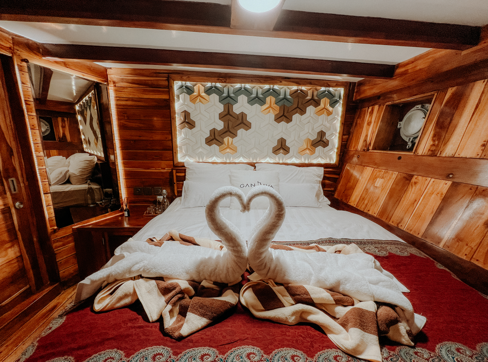 Gandiva Phinisi Bima Cabin — boat image pending cabin-specific photo URLs