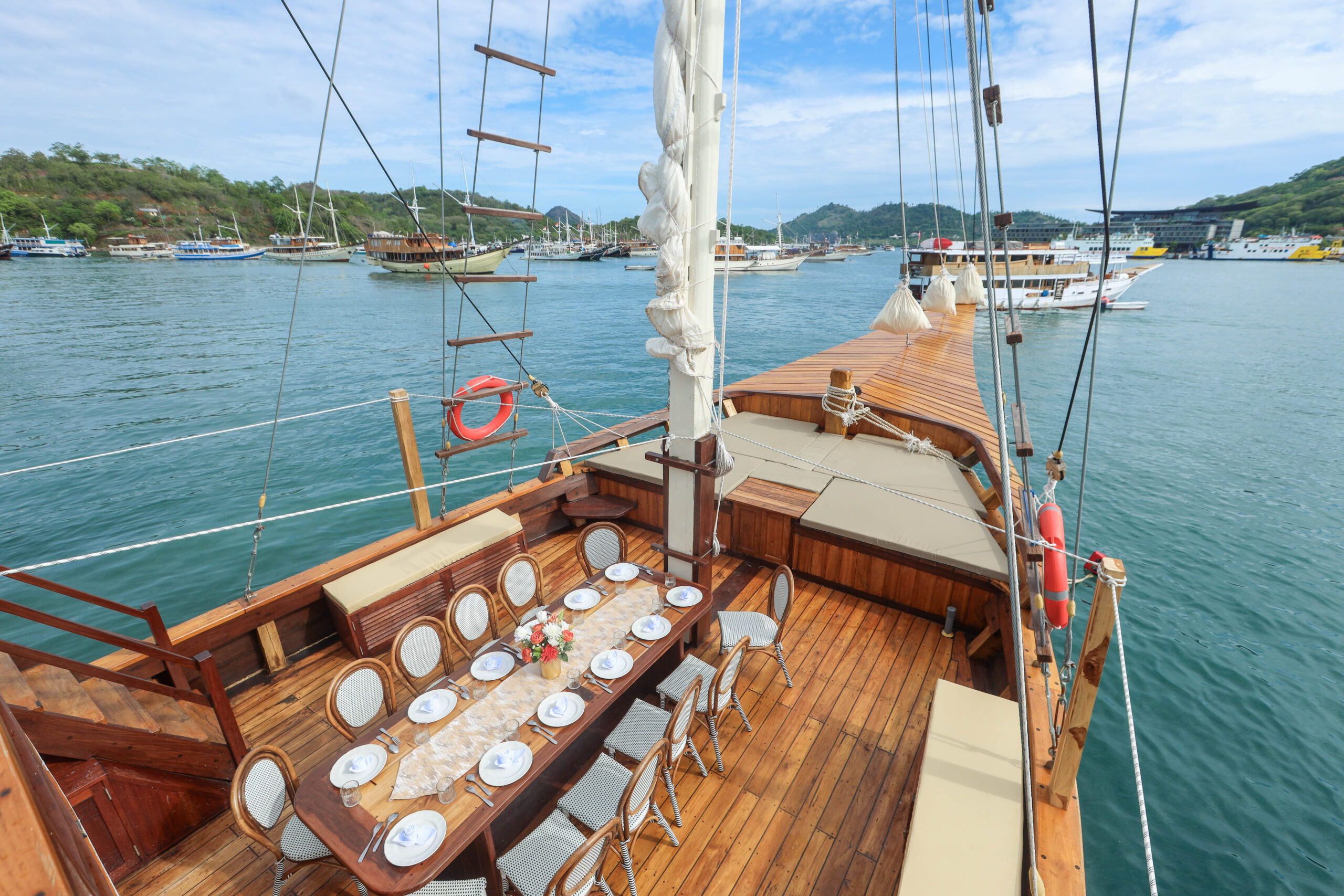 Elrora Liveaboard in Komodo National Park