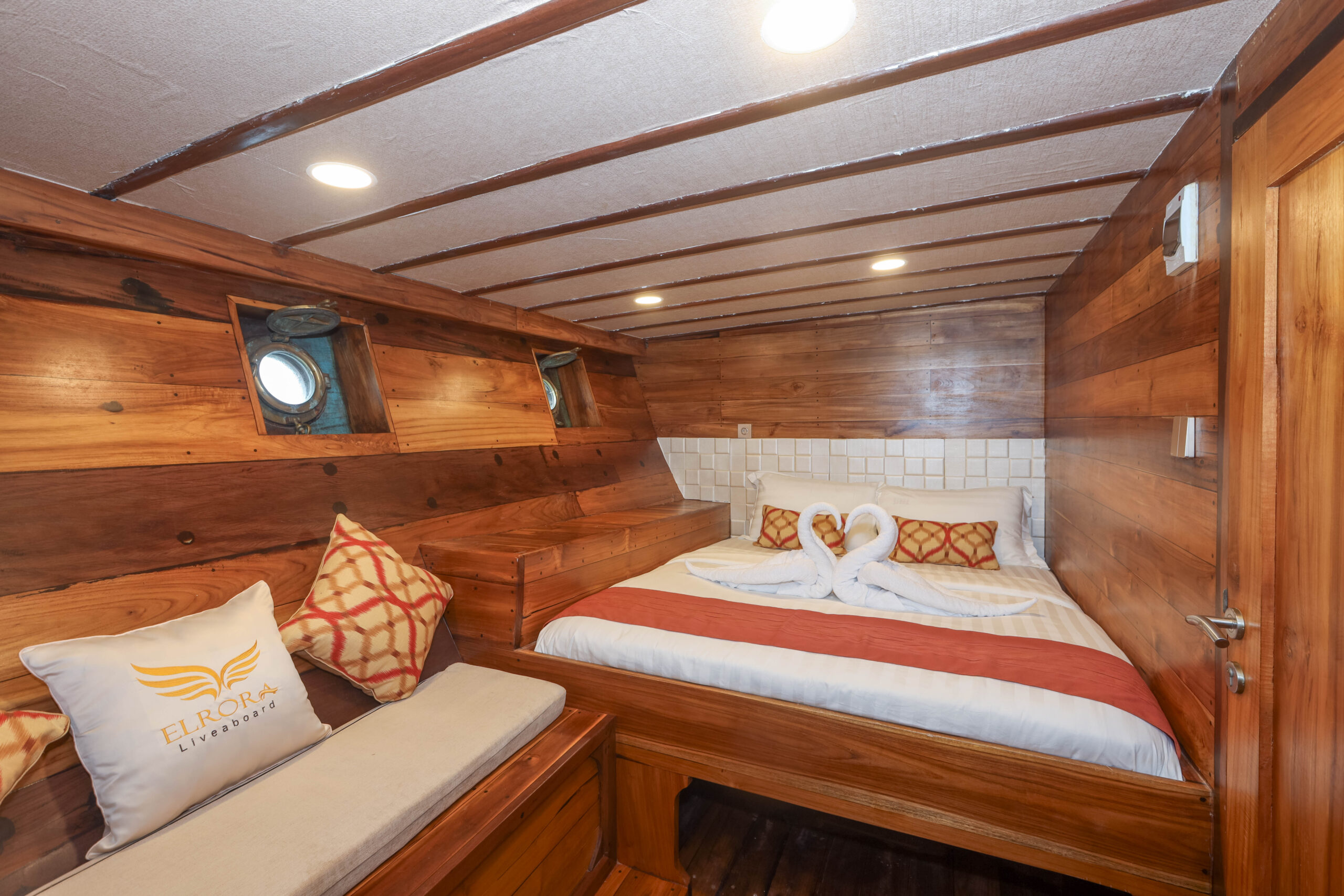 Elrora Liveaboard SUPERIOR  Cabin interior