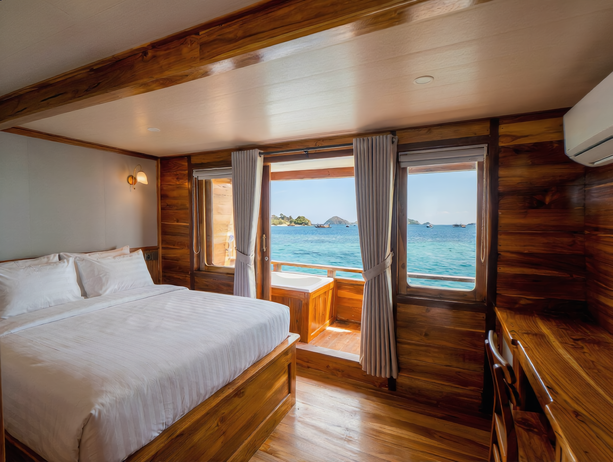 Naturalia Liveabaord, Naturalia, Naturalia Cruise, Naturalia Liveaboard Komodo, komodo boat tour