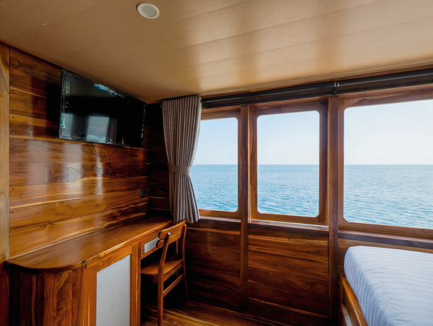 Naturalia Liveabaord, Naturalia, Naturalia Cruise, Naturalia Liveaboard Komodo, komodo boat tour