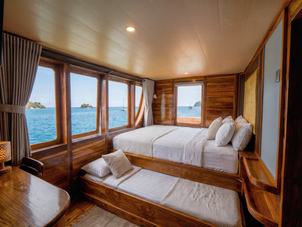 Naturalia Liveabaord, Naturalia, Naturalia Cruise, Naturalia Liveaboard Komodo, komodo boat tour