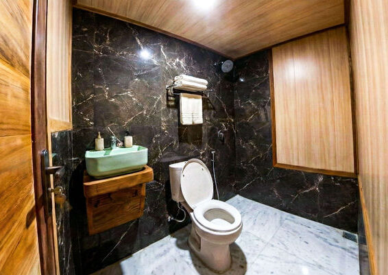 Sandal Cabin (1)