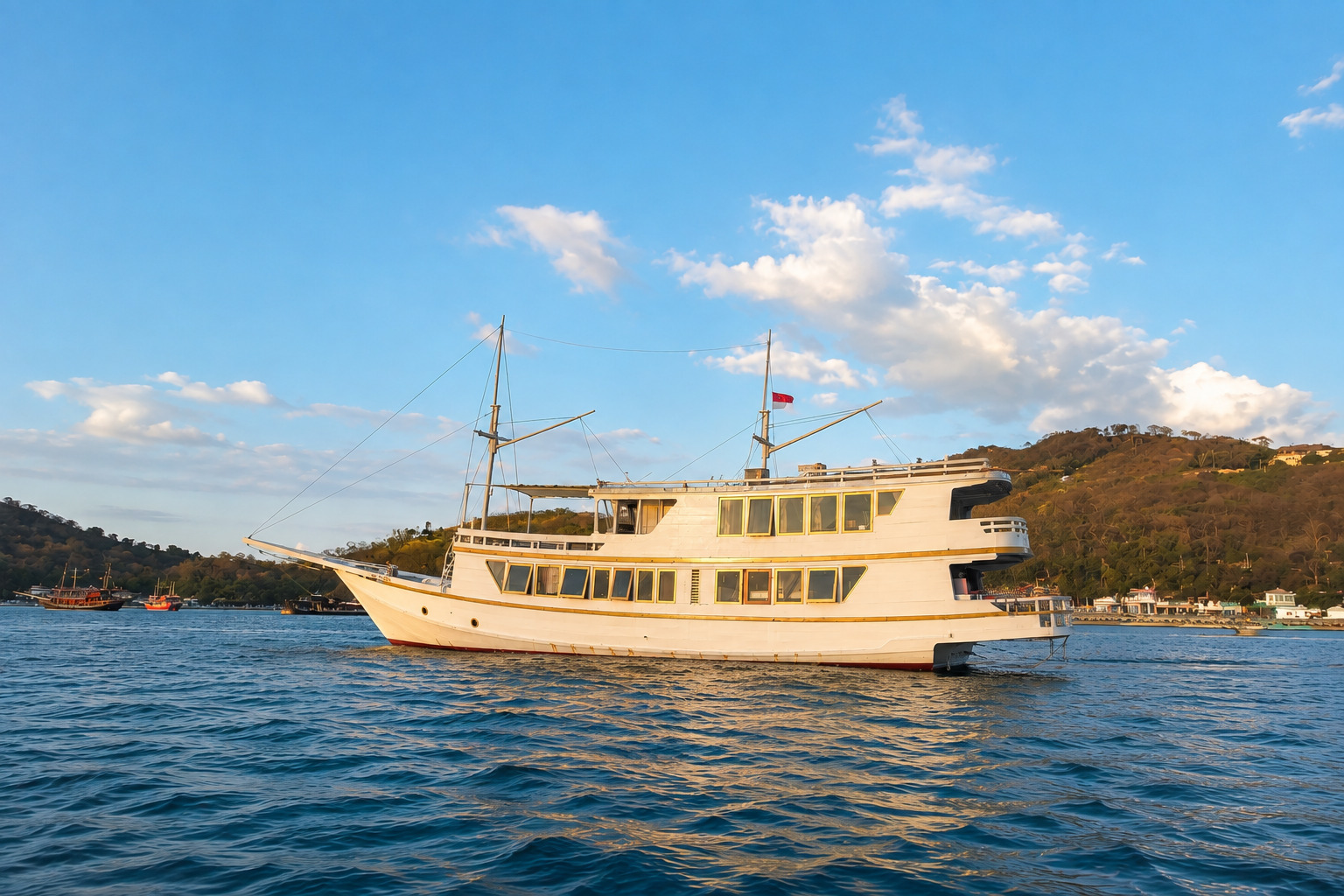 Queen Elyona Liveaboard boat in Labuan Bajo