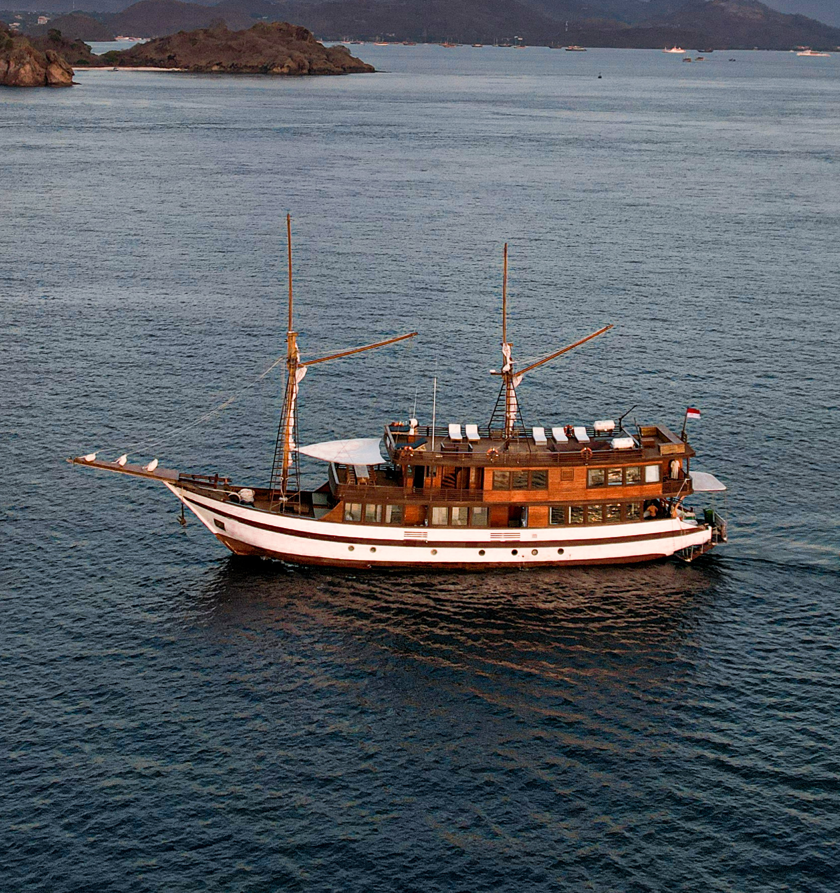 Neptune Private Liveaboard Komodo