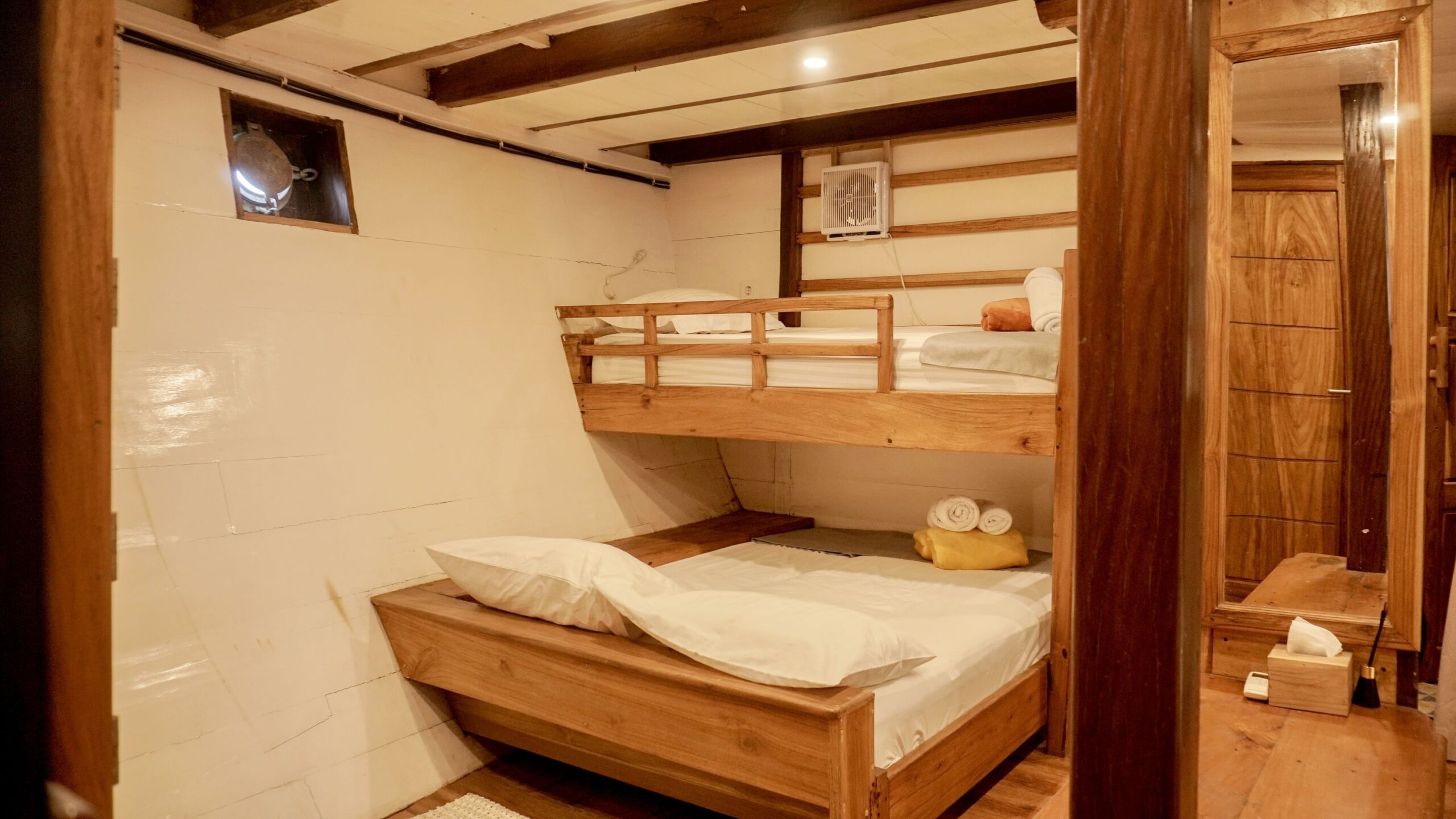 Sukha Sail Komodo Cabin 01