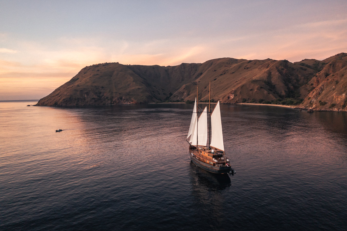 Vela Private Liveaboard Komodo