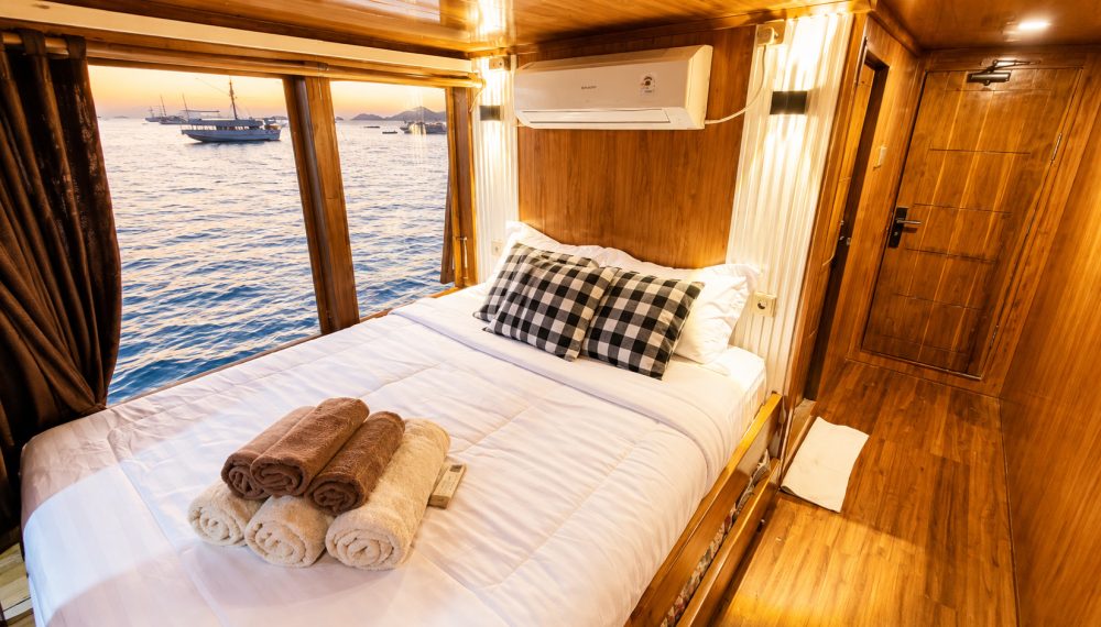 panoramic view, Blessing, Deluxe Cabin, Pink Beach, Padar Island, Liveaboard, blessing liveaboard, blessing, open trip on blessing, komodo boat tour