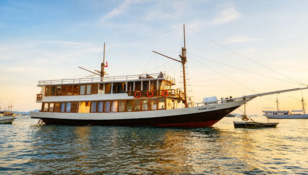 blessing liveaboard, blessing, open trip on blessing, komodo boat tour