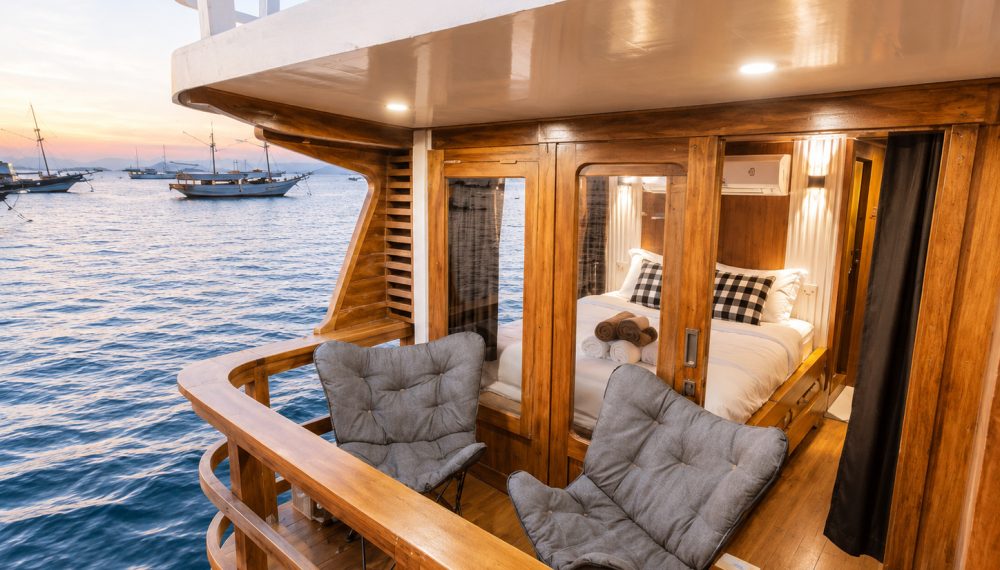 panoramic view, Blessing, Deluxe Cabin, Pink Beach, Padar Island, Liveaboard, blessing liveaboard, blessing, open trip on blessing, komodo boat tour
