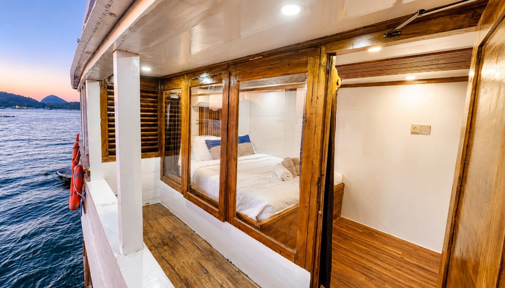 Blessing, Master Cabin, Pink Beach, Padar Island, Liveaboard, blessing liveaboard, blessing, open trip on blessing, komodo boat tour