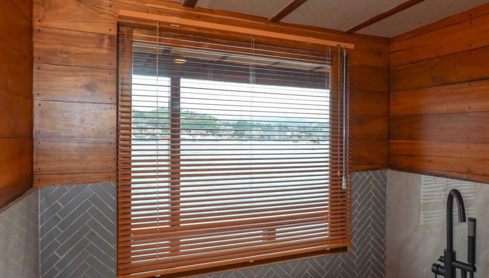 elrora liveaboard; elrora; luxury phinishi; komodo boat tour; VIP luxury; VIP boat; komodo; private charter; open trip; Elrora boat