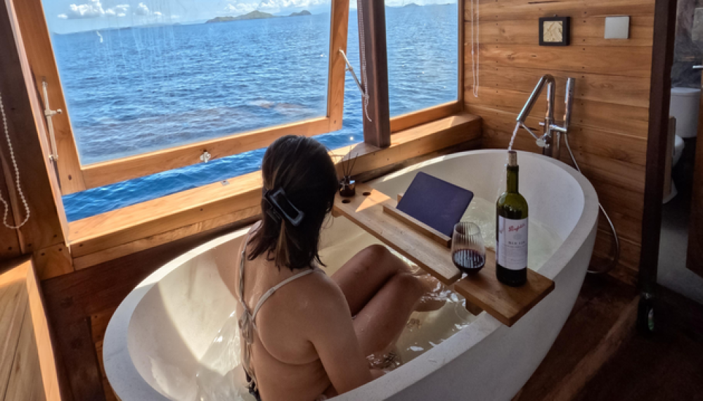 Raffles liveaboard; komodo boat tour; 3d2n open trip; luxury boat; Malaca II