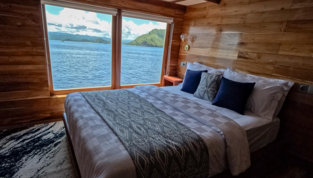 Raffles liveaboard; komodo boat tour; 3d2n open trip; luxury boat; borneo