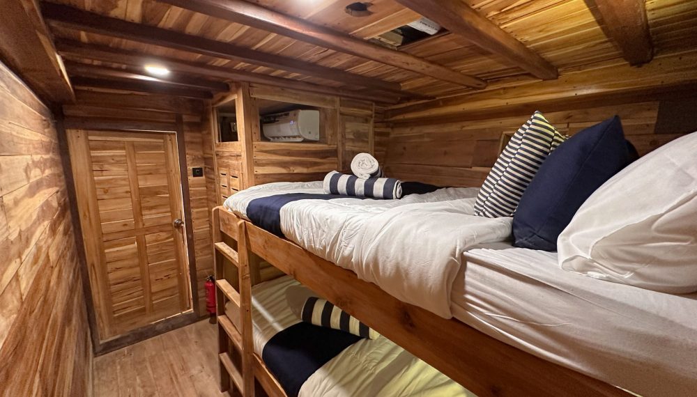 Coral private bunk cabin on Vhalé Liveaboard suitable for budget travelers