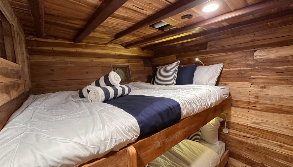Coral private bunk cabin on Vhalé Liveaboard suitable for budget travelers