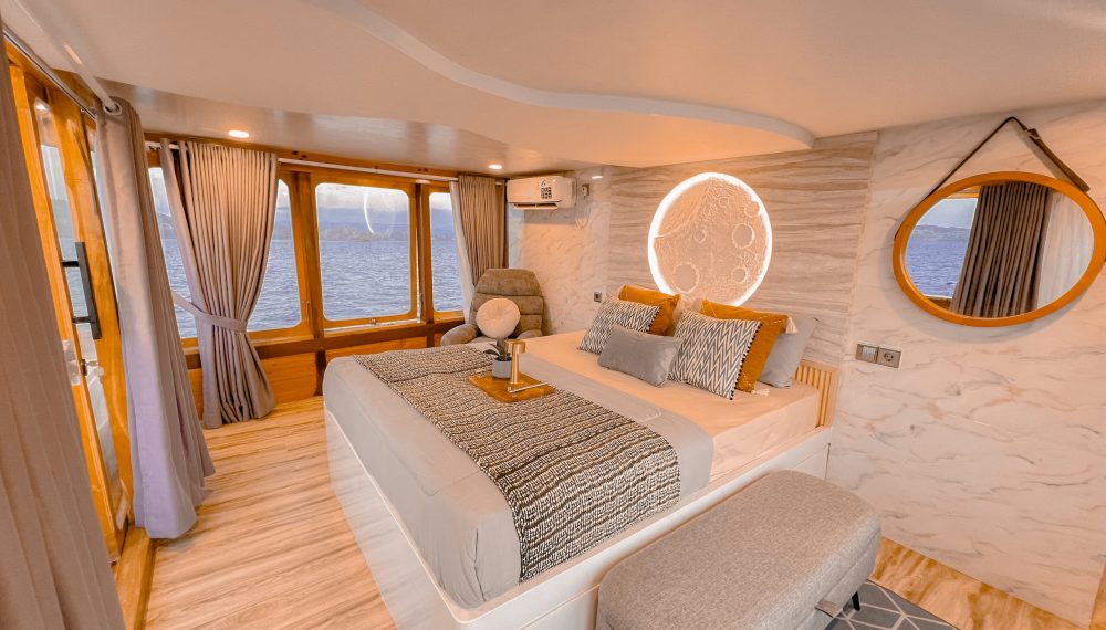 semesta, earth cabin, 5 best luxury komodo boat tour, komodo boat tour