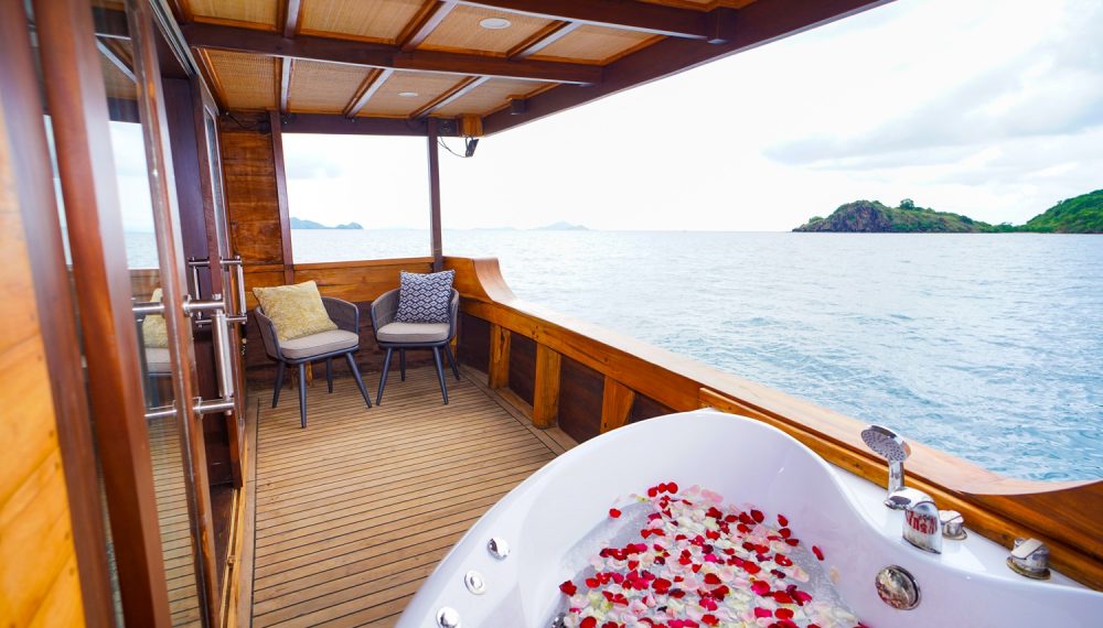 Paris Cabin, Master Room, Paris, L Main, La Main Voyages, Voyages, Komodo Boat Tour, Jacuzzi, Balcony