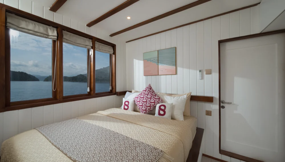 Le Costa Liveaboard, luxury yacht; le costa; open trip; komodo boat tour;