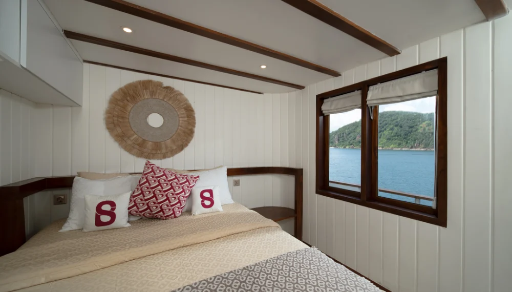 Le Costa Liveaboard, luxury yacht; le costa; open trip; komodo boat tour; ibiza; marbella