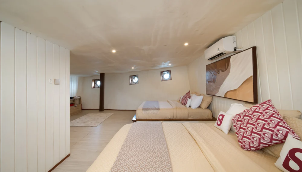 Le Costa Liveaboard, luxury yacht; le costa; open trip; komodo boat tour;
