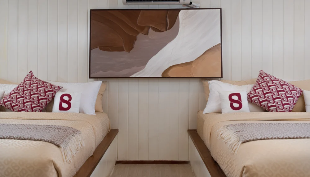 Le Costa Liveaboard, luxury yacht; le costa; open trip; komodo boat tour;