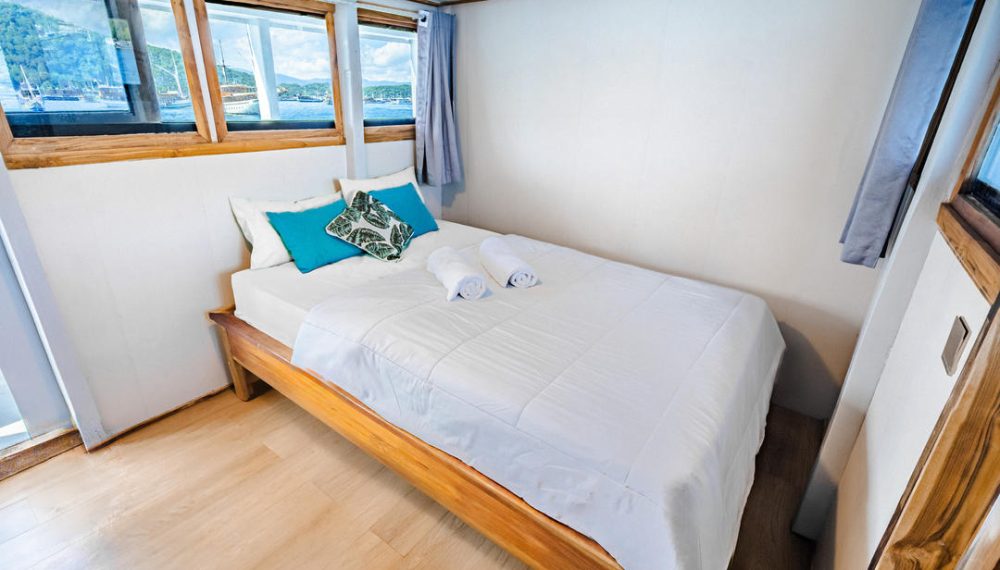 Private Cabin with Balcony (2)