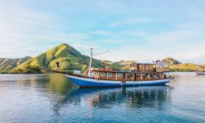 pesona bajo boat; komodo boat tour